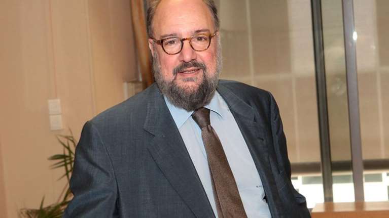 Ποιος είναι ο Νίκος Θεοχαράκης ο νέος Πρόεδρος του Μεγάρου Μουσικής