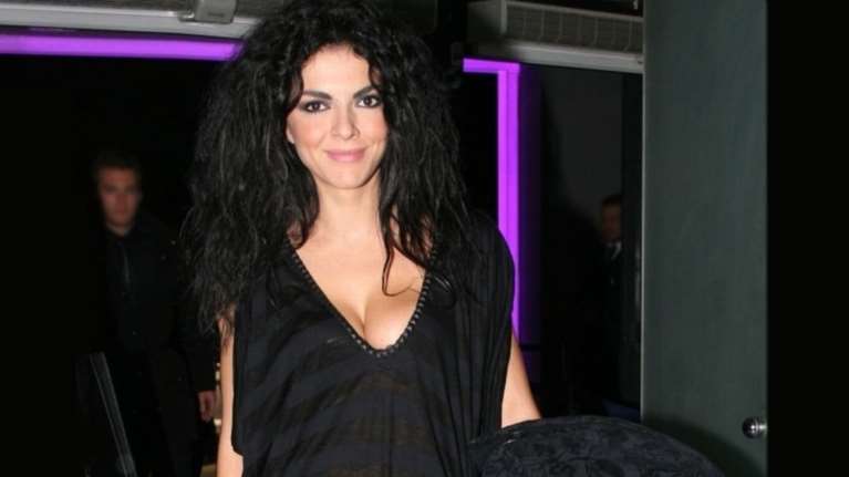 Η Μαρία Σολωμού άλλαξε look για καλό σκοπό: Καρέ - καρέ η μεταμόρφωσή της