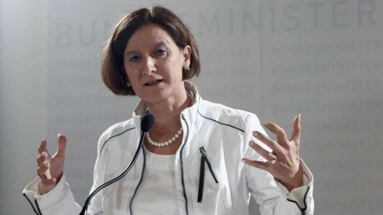 Βιέννη κατά Βερολίνου: Δεν μπορεί να υπόσχεται στους έλληνες ανοικτά σύνορα