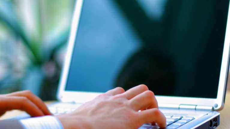 Συνελήφθησαν ένας εκδότης και δύο δημοσιογράφοι για εκβιασμό