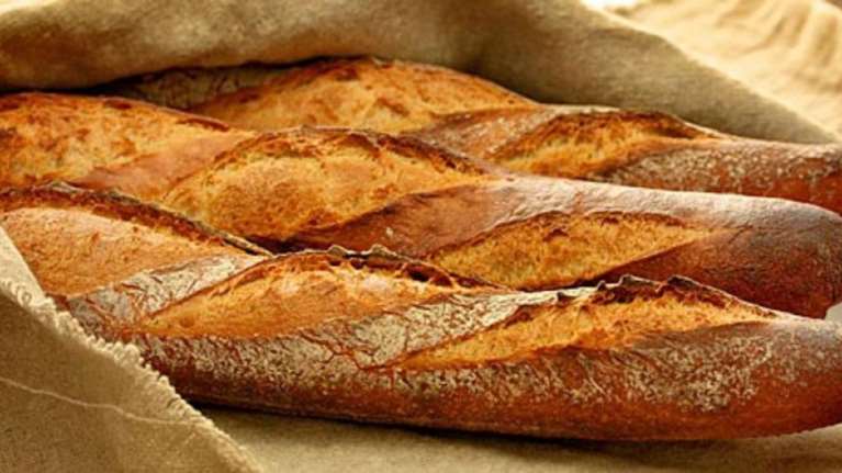 Βαφτίζουν «ελληνικό» ψωμί από τα Σκόπια και τη Βουλγαρία