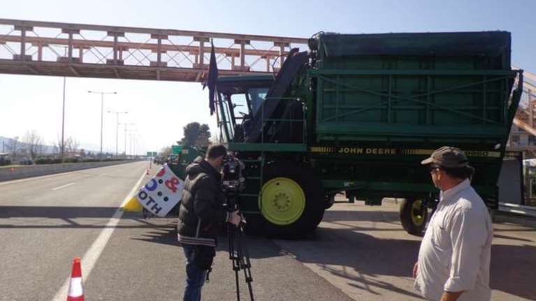 Αγρότες: Αδιάβαστοι και ψεύτες οι υπουργοί, εγκλωβισμένος ο Τσίπρας