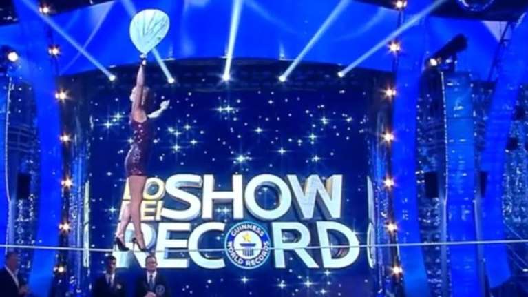 Καλλίγραμμη Ρωσίδα σπάει κάθε ρεκόρ περπατώντας σε σχοινί με 12ποντα