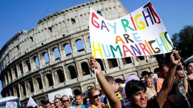Ιταλία: Συμφωνία για το σύμφωνο συμβίωσης ομοφυλόφιλων