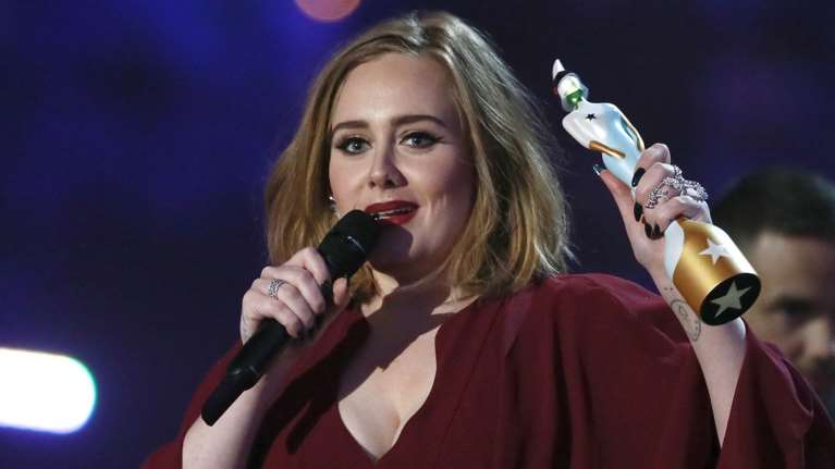 Tα γέλια και τα δάκρυα της Αντέλ στα Brit Αwards