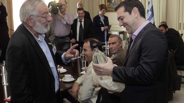 Tσίπρας σε Μπούτα: Δεν θα μας πάρουν τον ήλιο και το  τσίπουρο