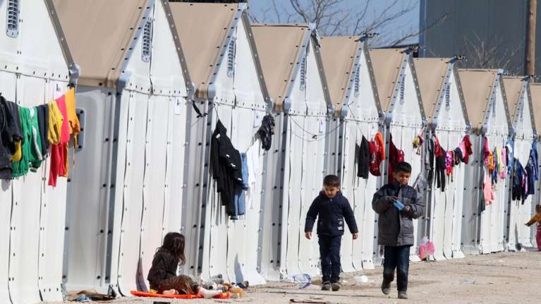 Φτιάχνονται πέντε νέα κέντρα μετεγκατάστασης στη Β. Ελλάδα