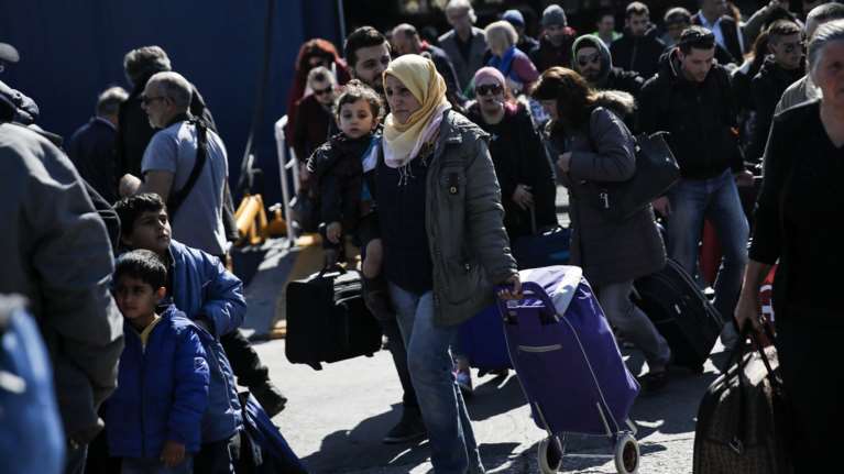 Guardian: H EE ετοιμάζεται για μεγάλη ανθρωπιστική κρίση στην Ελλάδα