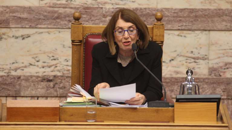 Κόντρα στη Βουλή: «Η κυβέρνηση λιάζεται» - «Πηγαίνετε εσείς να λιαστείτε»