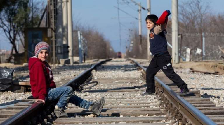 Ασυνόδευτα προσφυγόπουλα: Μια οδύσσεια που θα στοιχειώνει δύο γενιές