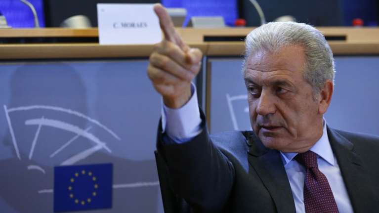 Προειδοποίηση από Αβραμόπουλο: Θα αυξηθούν οι προσφυγικές ροές