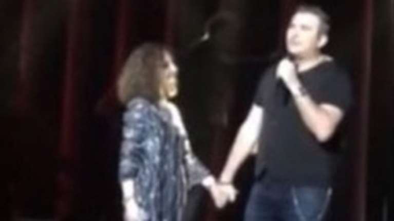 Δείτε τη Γλυκερία και τον Ρέμο να τραγουδούν συγκινημένοι Παντελίδη