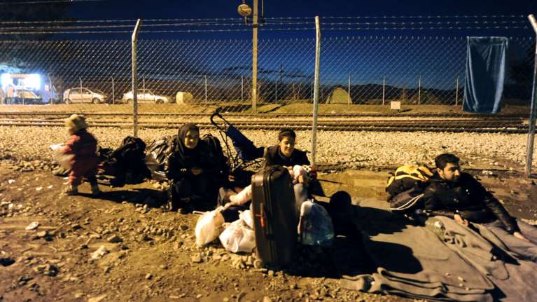 Να γεμίσει όλη η περιφέρεια πρόσφυγες, το «Plan B» της κυβέρνησης