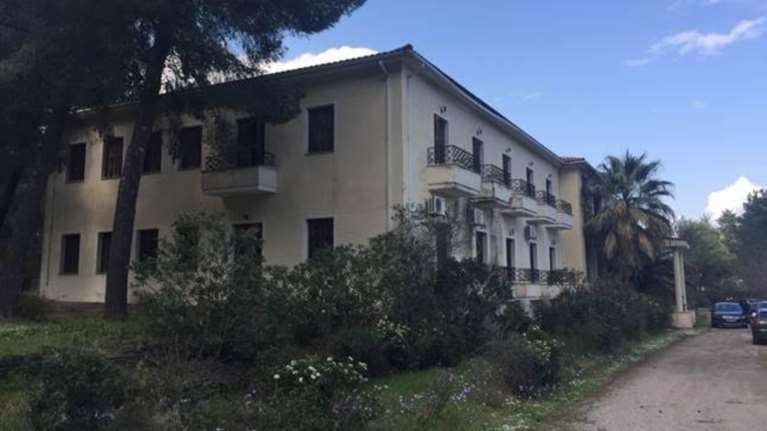 Λαμία:Επισκεύασαν εγκαταλελειμμένο ξενοδοχείο σε 48 ώρες για τους πρόσφυγες