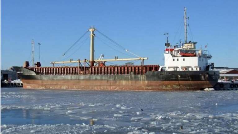 Xιλιάδες όπλα &amp; εκρηκτικά σε πλοίο στο λιμάνι της Σούδας