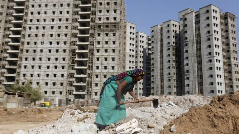 Ζωή στη σκόνη: Συγκλονιστικές εικόνες από την καθημερινότητα στην Ινδία