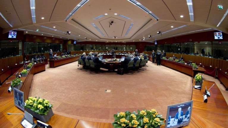 Αγνωστη παραμένει η επιστροφή των θεσμών, η κόντρα Χουλιαράκη-Βελκουλέσκου