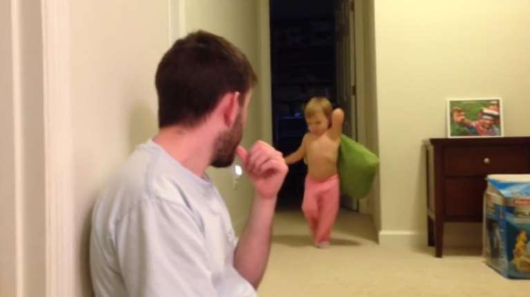 O πιο αστείος μαξιλαροπόλεμος που έχουμε δει ποτέ