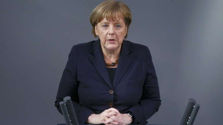 Μέρκελ: Η προσφυγική κρίση απειλεί το ευρώ