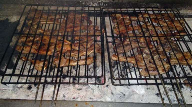 &quot;Κορονοπάρτι&quot; την Τσικνοπέμπτη σε χωριό της Κοζάνης κατέληξε σε διακομιδή στο νοσοκομείο