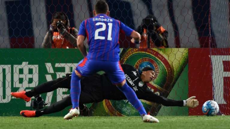 Τερματοφύλακας έπιασε πέναλτι και μετά έβαλε αυτογκόλ!