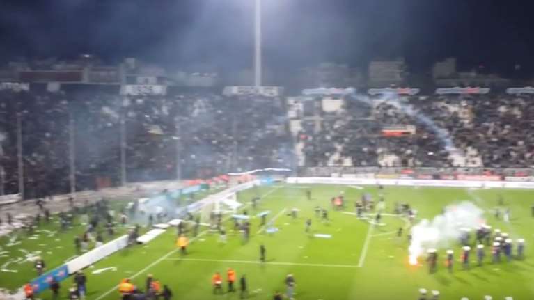 Πεδίο μάχης η Τούμπα, οριστική διακοπή του αγώνα ΠΑΟΚ - Ολυμπιακού