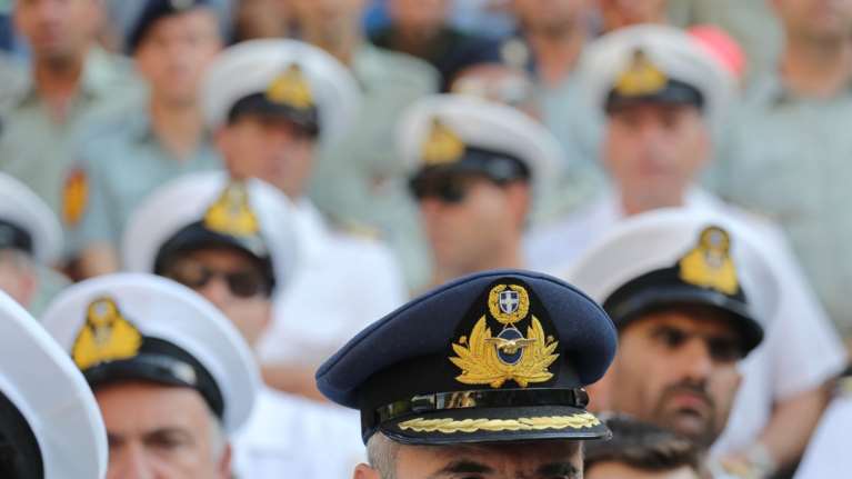 Αντιδράσεις στους ένστολους για το ασφαλιστικό