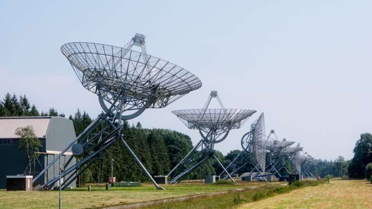 «Σήματα μορς» από άλλο γαλαξία άκουσαν οι επιστήμονες