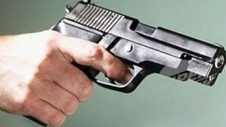 Στρατιωτικός σε κύκλωμα με άδειες οπλοφορίας