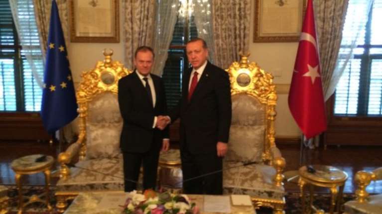 «Θύμα» της αυτοκρατορικής χλιδής Ερντογάν και ο Τούσκ