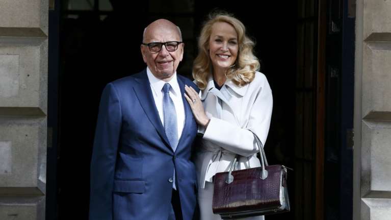 Ο μεγιστάνας των μέσω ένημέρωσης Ρ.Μέρντοκ ξαπαντρεύτηκε την Τζέριλ χολ