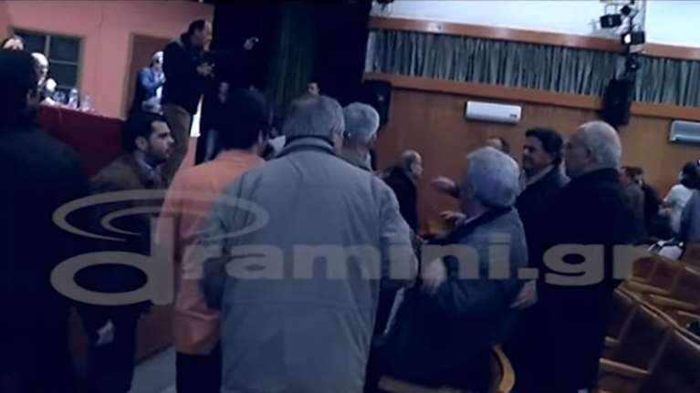 Οργισμένοι αγρότες εναντίον βουλευτή του ΣΥΡΙΖΑ ΒΙΝΤΕΟ