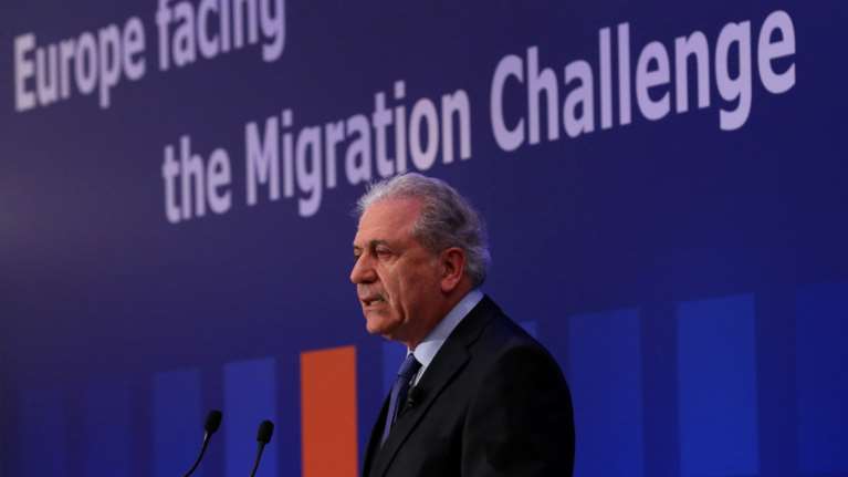 Για 100 χιλ.πρόσφυγες &amp; μετανάστες τέλη Μαρτίου μιλά και ο Αβραμόπουλος