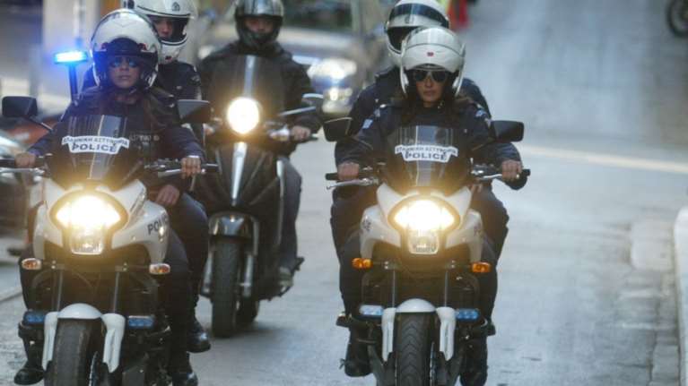 Αιματηρή συμπλοκή ανδρών της ΔΙΑΣ με σεσημασμένο κακοποιό στην Καλλιθέα