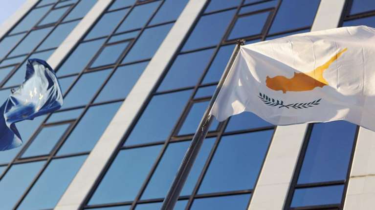 Βγαίνει από το μνημόνιο η Κύπρος, παραμένει στην εποπτεία της τρόικας