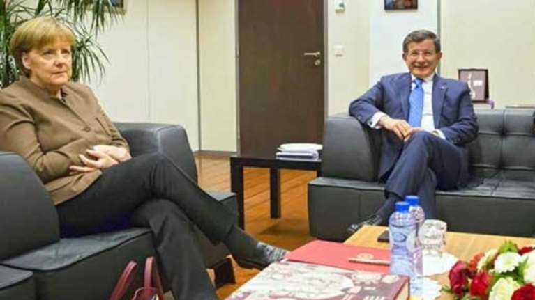 Τι κέρασε ο Νταβούτογλου τη Μέρκελ στο δείπνο