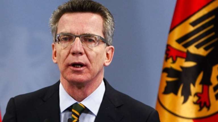 Γερμανός ΥΠΕΣ: Κρατήστε τους πρόσφυγες στην Ελλάδα