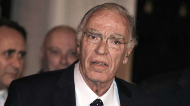 Λεβέντης: Ο Τσίπρας είναι δεμένος στο ζωνάρι της Μέρκελ