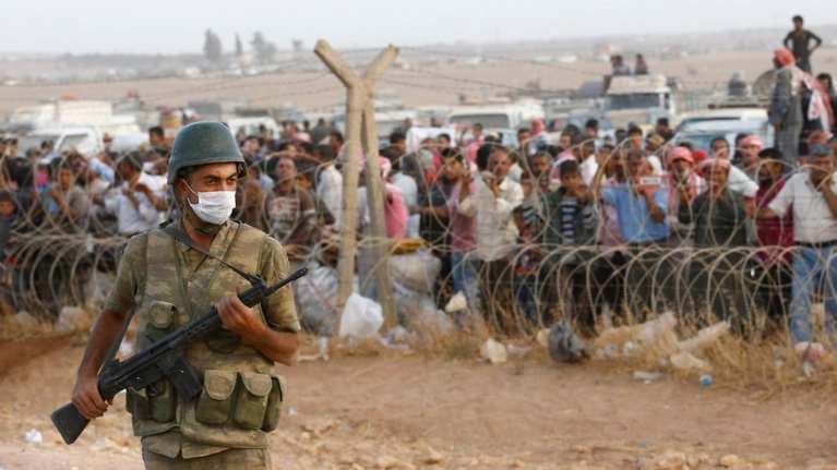 Russia Today: Η Τουρκία πυροβολεί καθημερινά πρόσφυγες στα σύνορά της