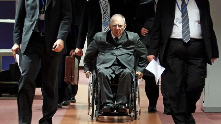 Κυνικός ο Σόιμπλε: Η συζήτηση για το χρέος είναι για τα μάτια του κόσμου