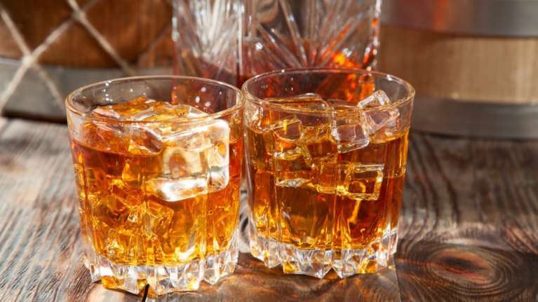 Γιατί τα αποθέματα καλού ουίσκι εξαντλούνται