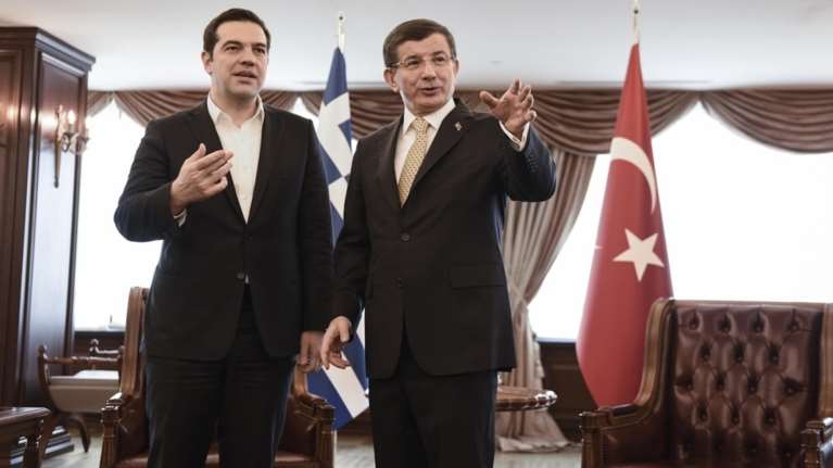 Ευχολόγια αλλά και καρφιά από Τσίπρα και Νταβούτογλου