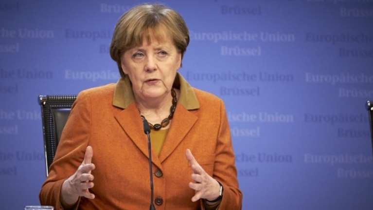 Παρά την προσφυγική κρίση, το 50% των Γερμανών προτιμά Μέρκελ