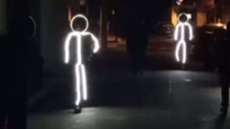 Δείτε την αποκριάτικη στολή που τα σπάει!