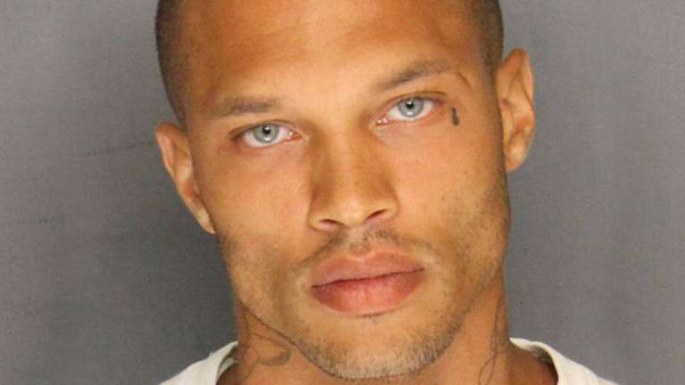 Αποφυλακίστηκε ο πιο σέξι κατάδικος στον κόσμο και ξεκινά καριέρα μοντέλου