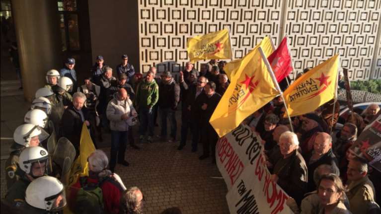 Έφοδος στο Χίλτον από Λαφαζάνη, Στρατούλη και ΛΑΕ