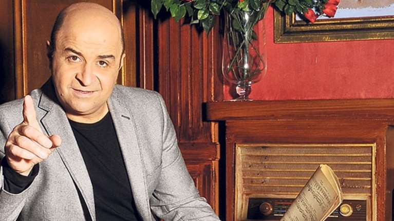 Ο Σεφερλής μεταμορφώνεται σε Θεό του Έρωτα και μιλά για την νέα του εκπομπή