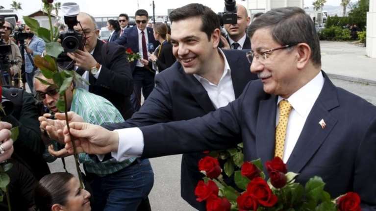 Ο Τσίπρας μοίραζε λουλούδια και ο ΣΥΡΙΖΑ τώρα καταγγέλλει την Τουρκία