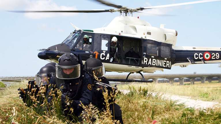 Ποτάμι για καραμπινιέρους: «Σε διεθνή καραντίνα η χώρα»