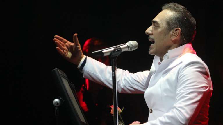 Το ΑΚΕΛ ζητά να μην προβληθεί η συνέντευξη Σφακιανάκη στο κυπριακό ΡΙΚ